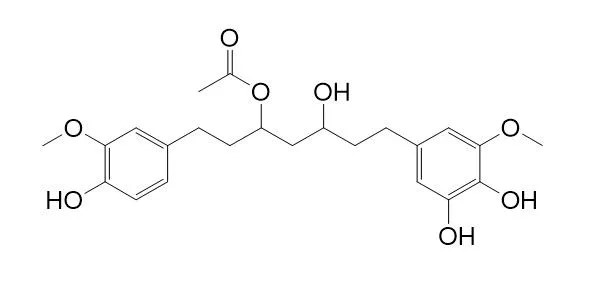 1-(3-Methoxy-4-hydroxyphenyl)-3-acetoxy-5-hydroxy-7-(3,4-dihydroxy-5-methoxyphenyl)heptane의 분자구조식