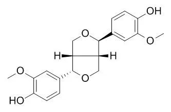 (-)-Epipinoresinol의 분자 구조식